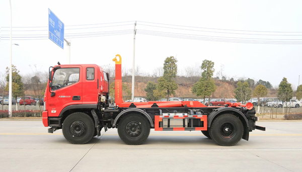 福田瑞沃大金剛3軸鉤臂垃圾車(chē)震撼登場(chǎng)新品促銷(xiāo)中