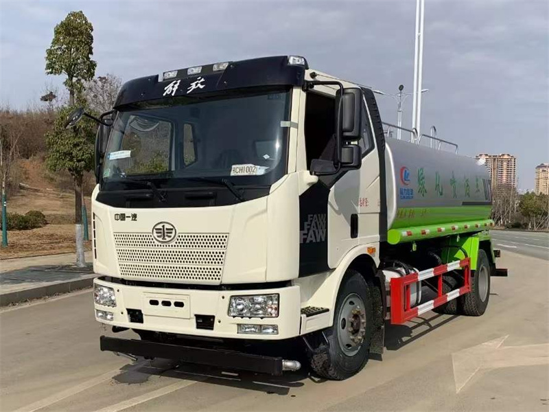 程力解放J6L灑水車動力強(qiáng)