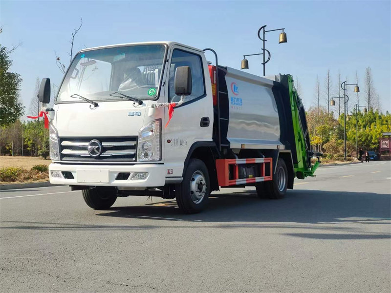 凱馬國六壓縮垃圾車低價來襲