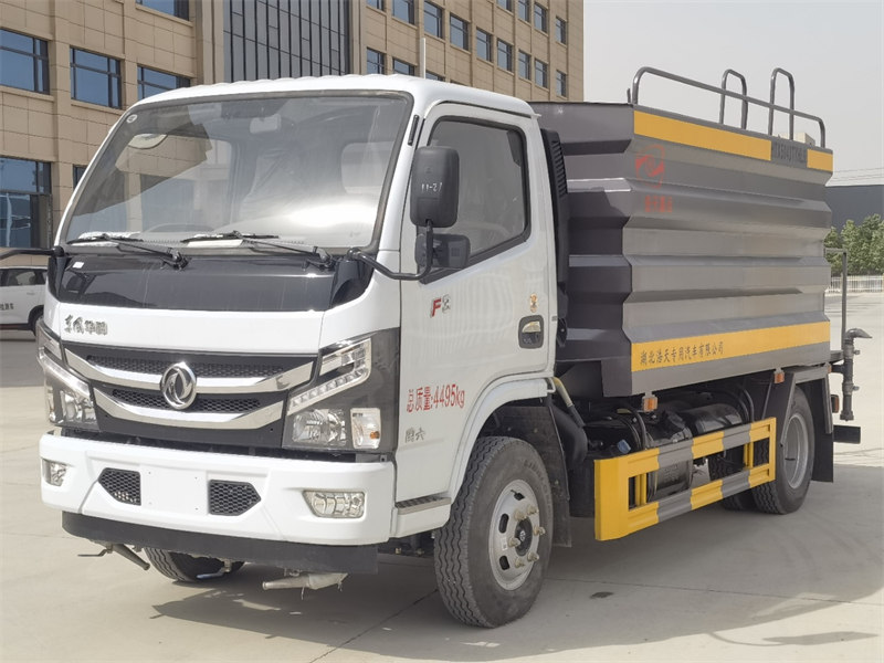 7噸東風(fēng)華神藍(lán)牌灑水車閃亮登場