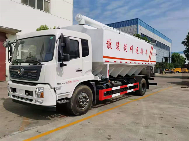 東風(fēng)散裝飼料車廠家周末特惠