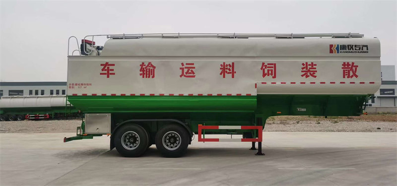 半掛散裝飼料車新鮮出爐以取代前四后八