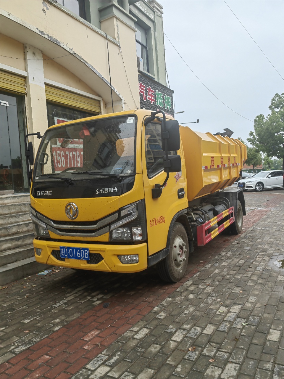 新到一臺(tái)準(zhǔn)新車(chē)藍(lán)牌國(guó)六污泥自卸車(chē)
